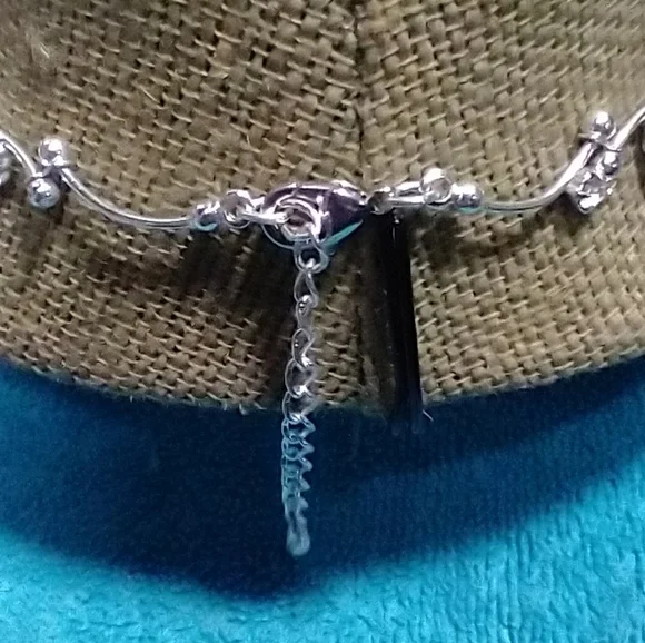 Elegant Silvertone Crystals Wavy Necklace with Crystal Accents vintage - Picture 4 of 4